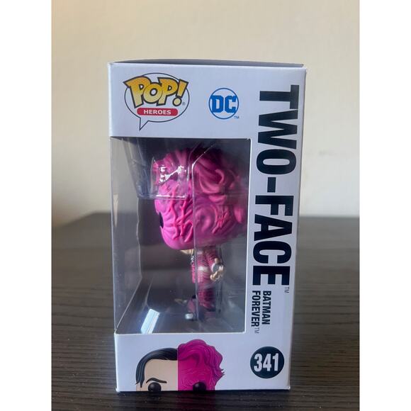 VAULTED Two-Face Batman Forever Funko Pop #341 DC Comics Tommy Lee Jones Heroes - Picture 4 of 6